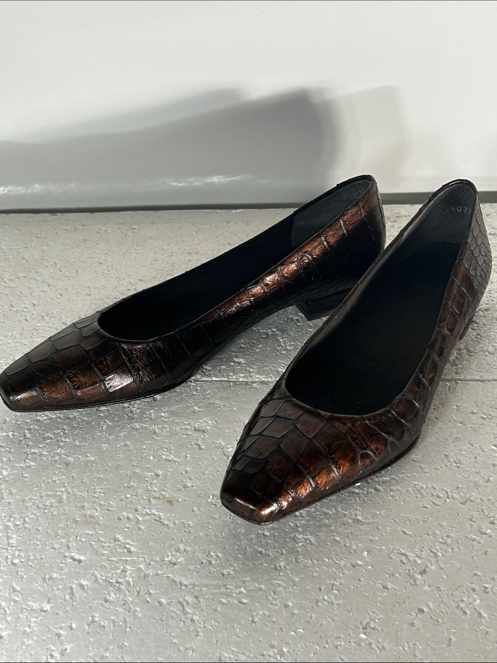 Stuart Weitzman SZ 8 Brown Croc-Embossed Leather Flats Chic Old Money Luxury - Picture 5 of 10